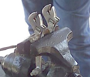 Universal Double Twist Tool